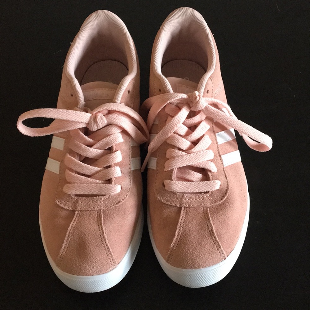 NWOT Adidas Neo sneakers